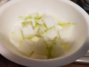 下饭大菜：紫苏冬瓜焖鸭的做法 步骤1