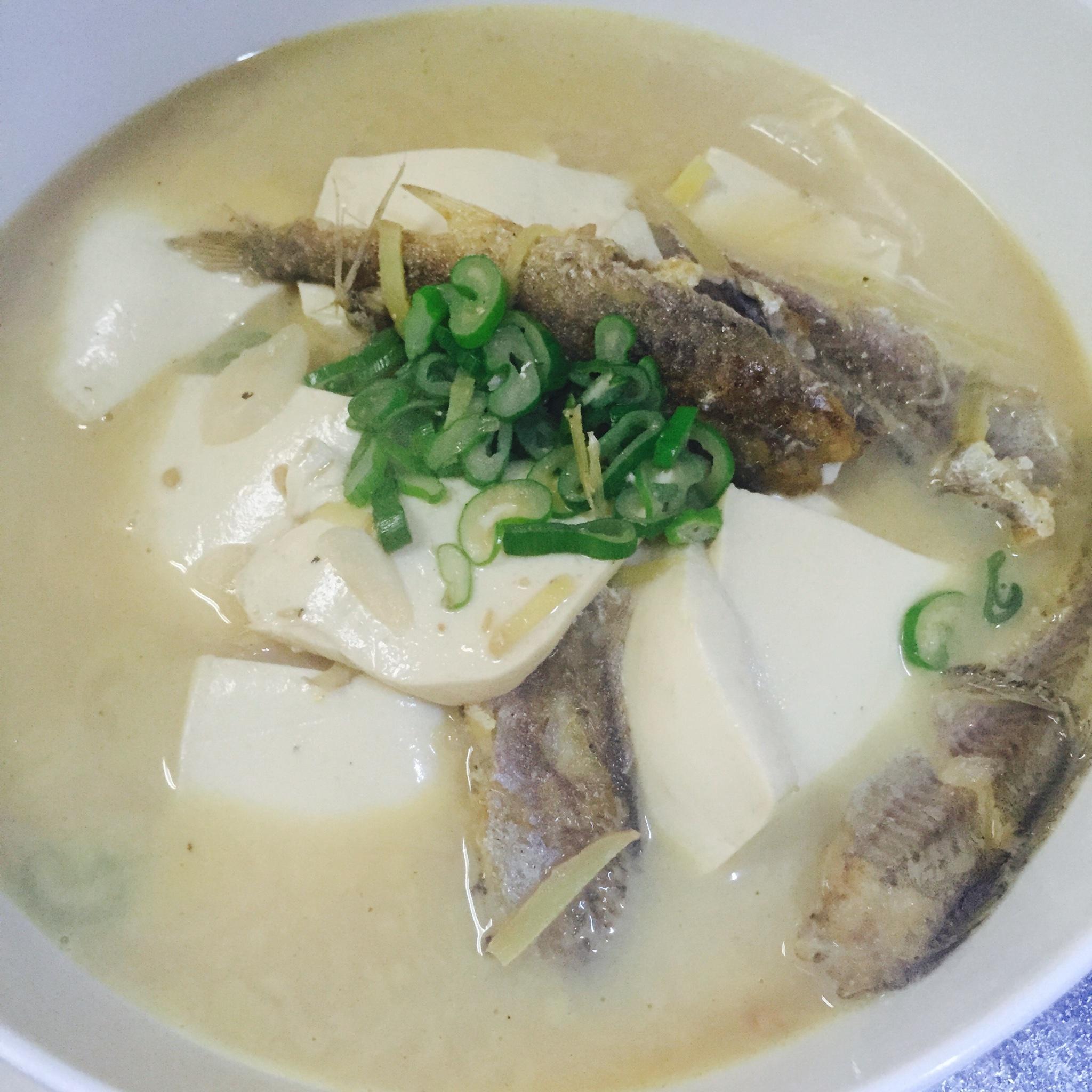 小黄花鱼炖豆腐的做法