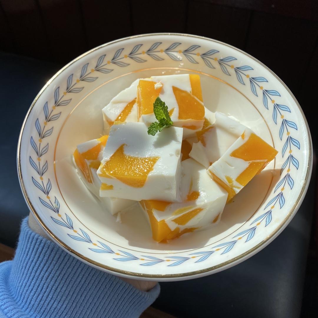 草莓芒果椰奶冻