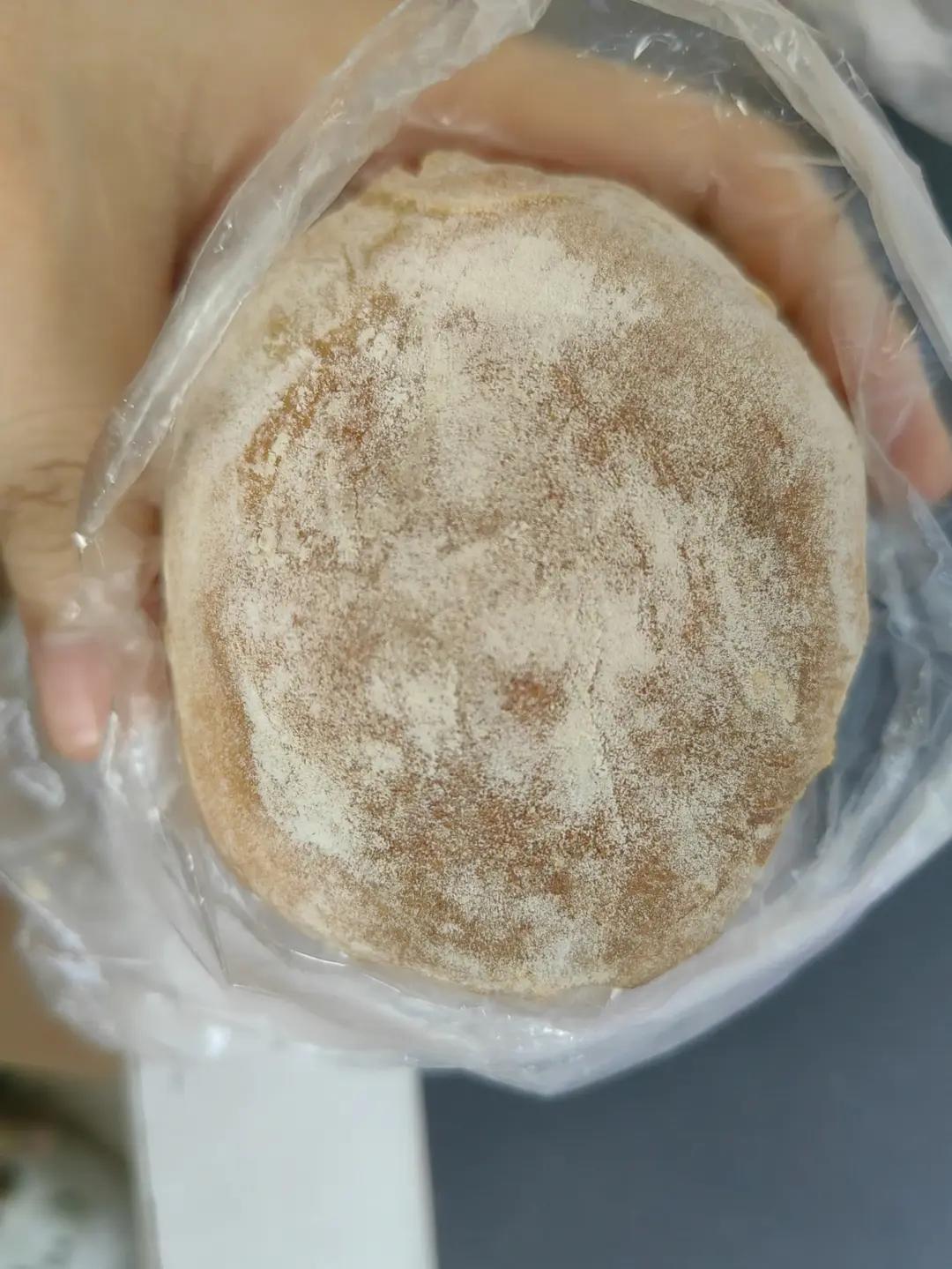 抹茶麻薯紫薯肉松欧包（揉面不到十五分钟）