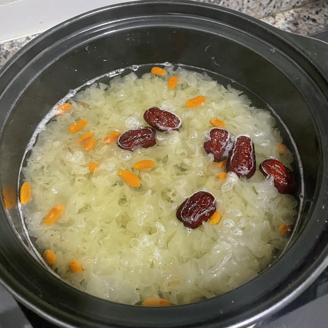 红枣银耳莲子羹