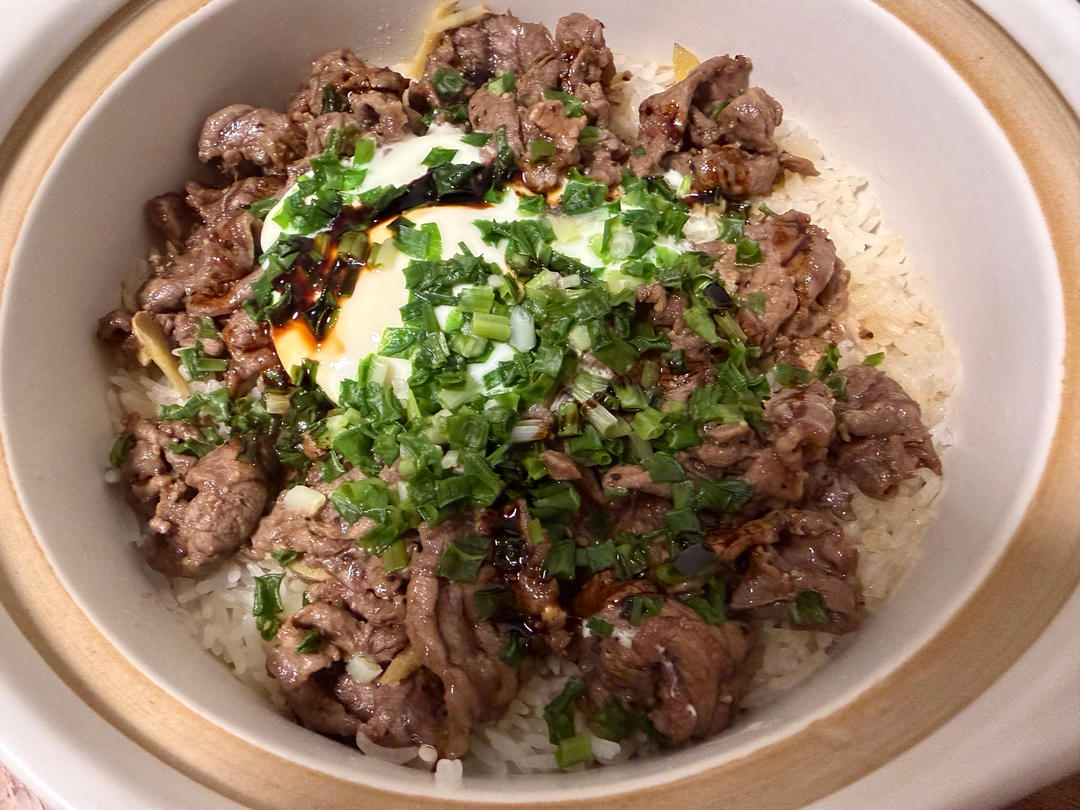 冬菇滑鸡煲仔饭，控制锅巴的生成，煲仔饭酱油的配制