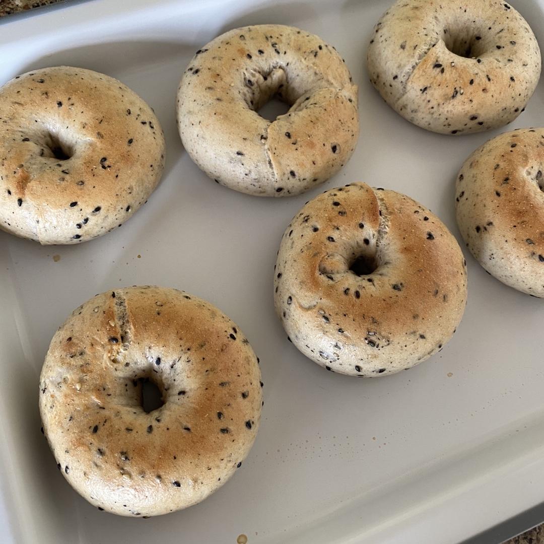 无油低糖的健康主食面包：芝麻贝果