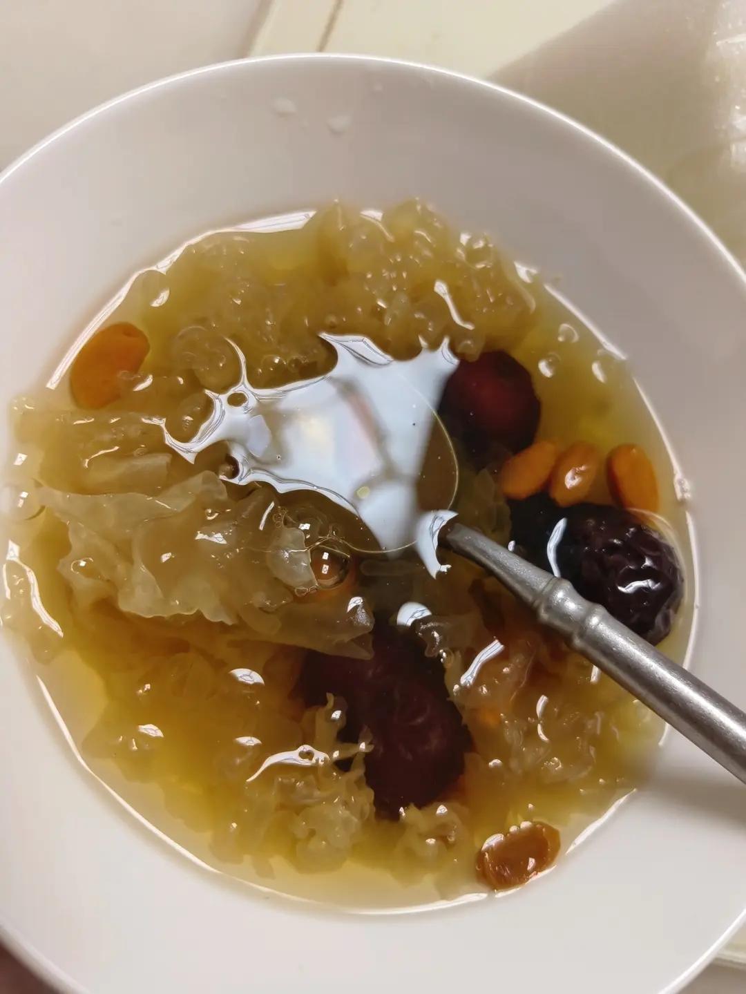 红枣枸杞银耳汤（百分百出胶）