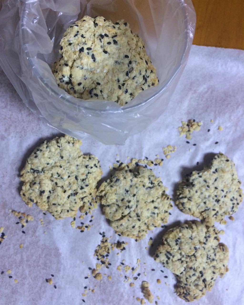 素食:有机燕麦芝麻大饼干