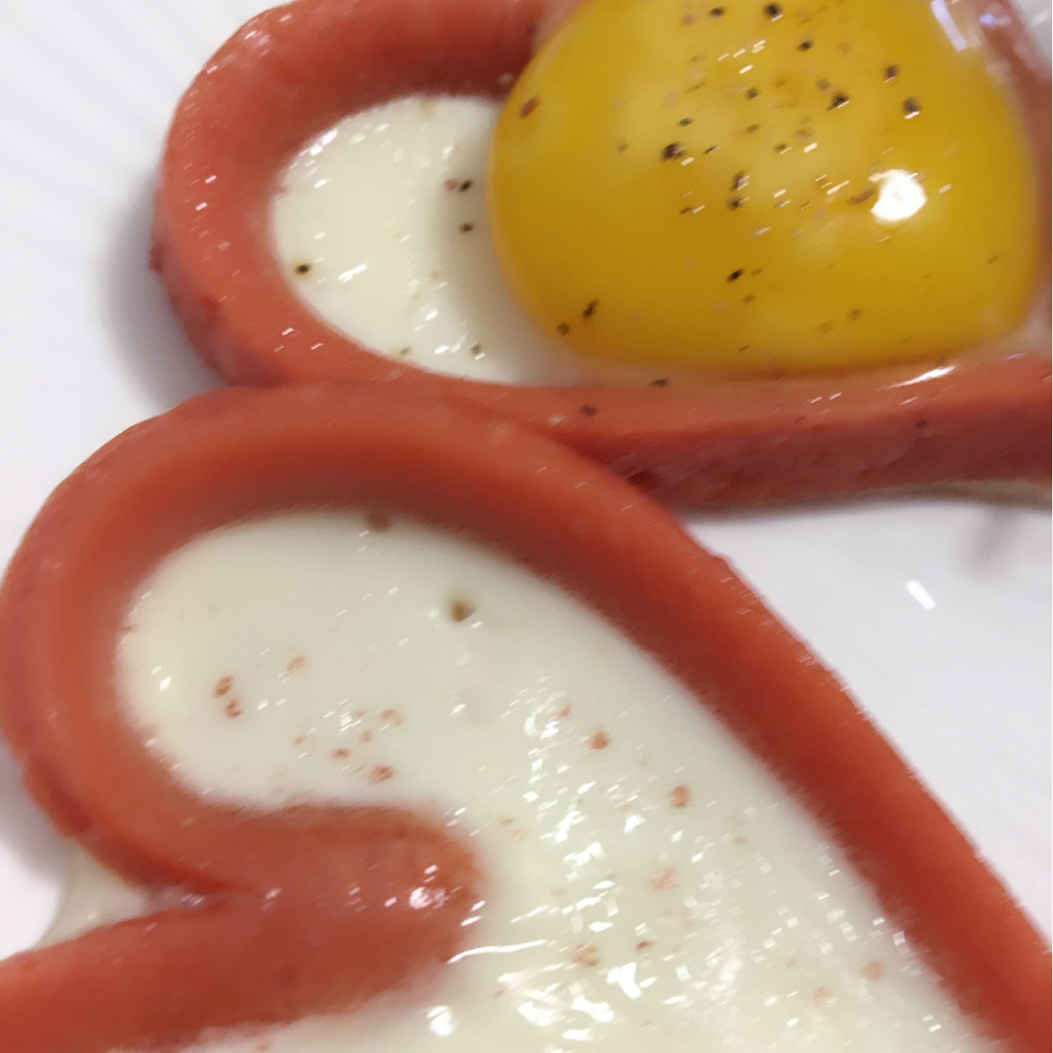 心形香肠荷包蛋