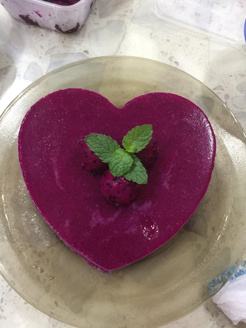 火龙果慕斯蛋糕