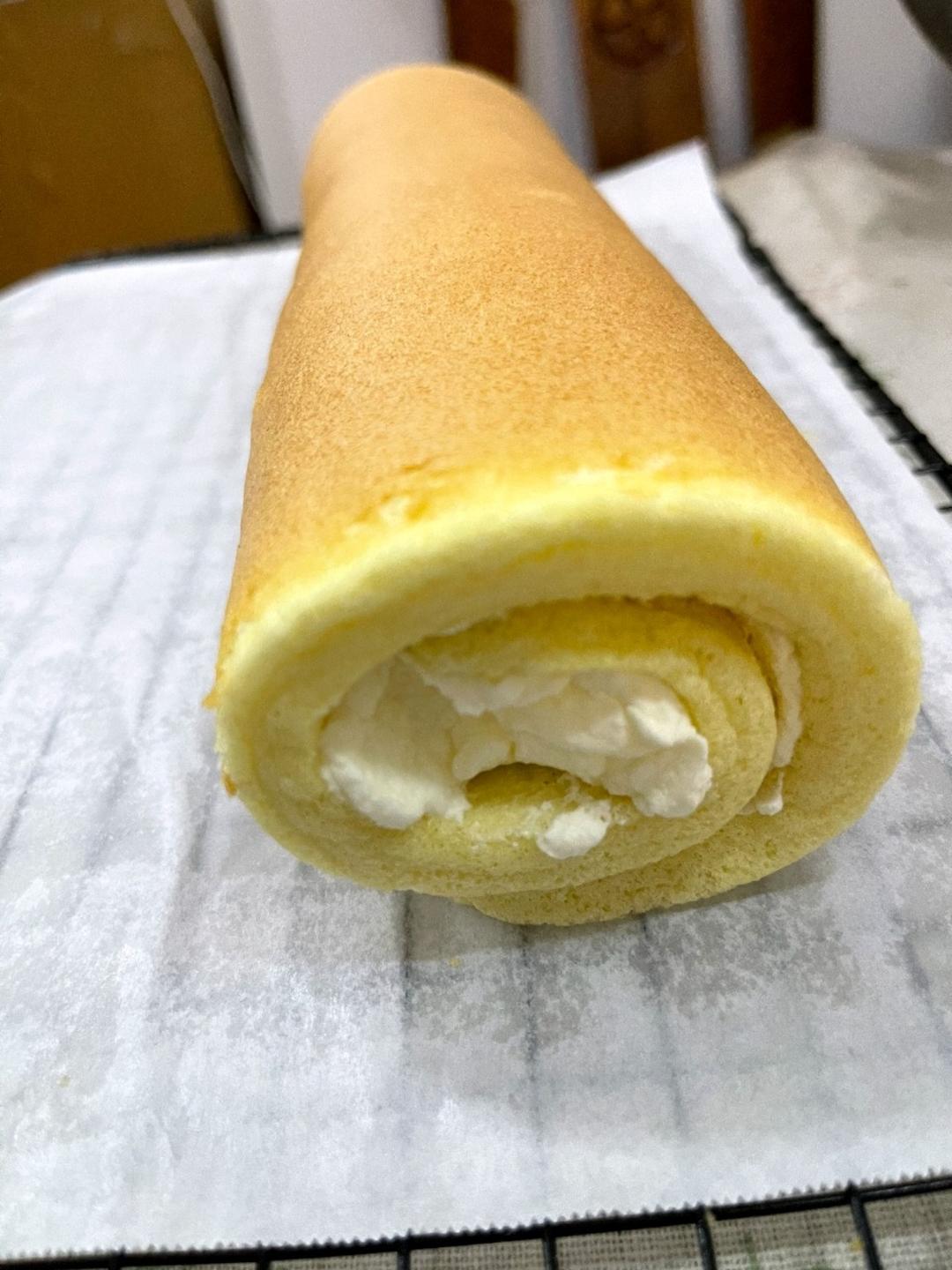 超详细的瑞士卷奶油蛋糕卷原味蛋糕卷的制作方法 饱满不掉皮不开裂（附模具换算方法）