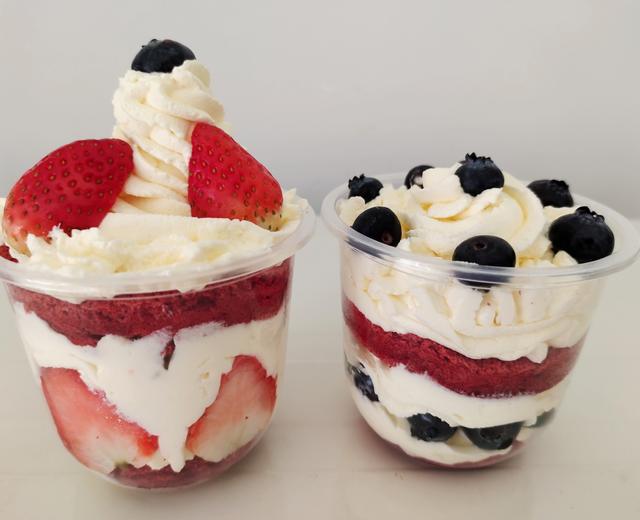 【红丝绒甜品抱抱桶】的做法