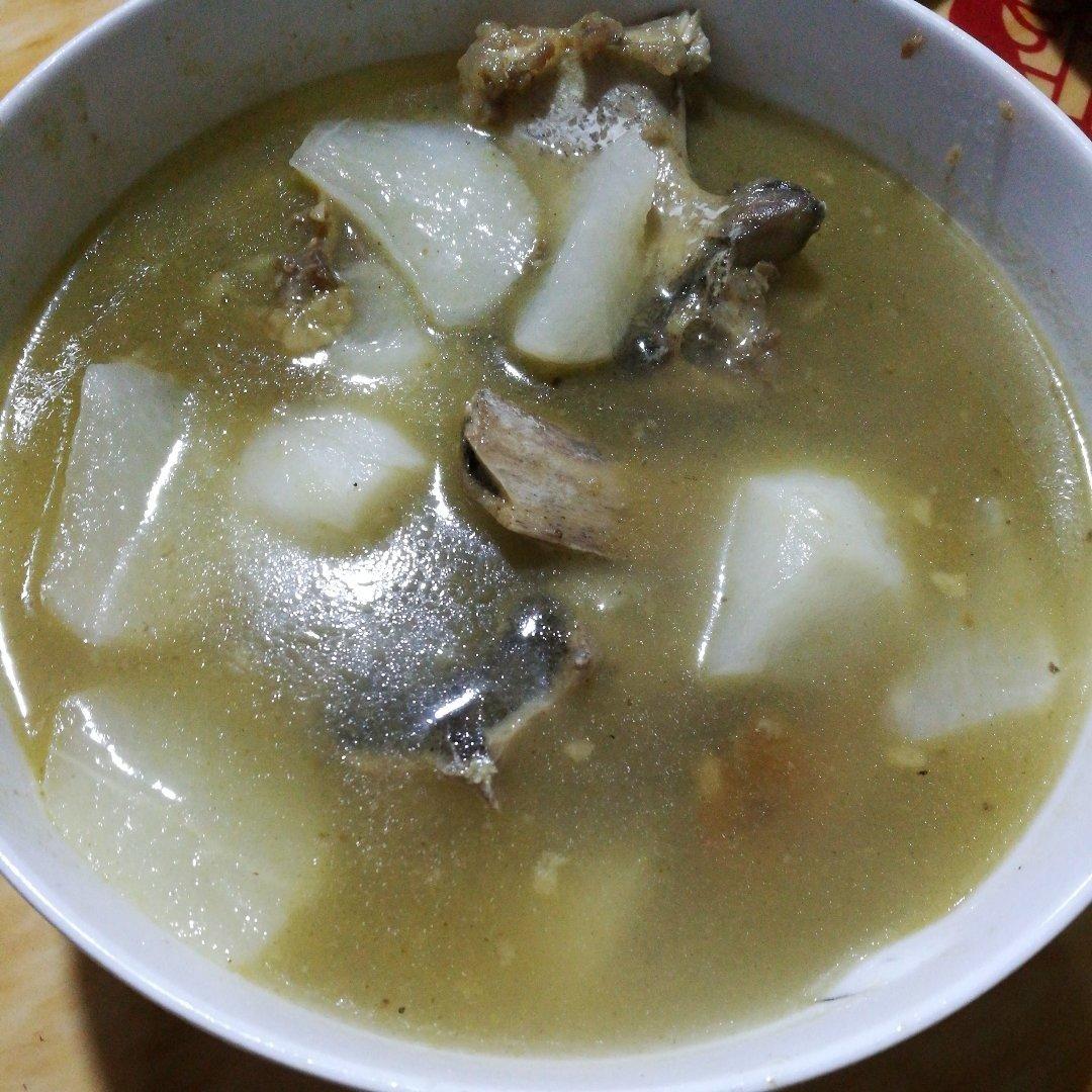 牛骨萝卜汤