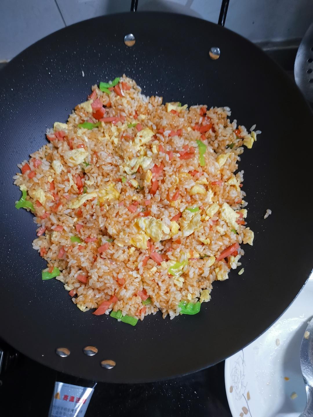 超级好吃的酱油火腿蛋炒饭！