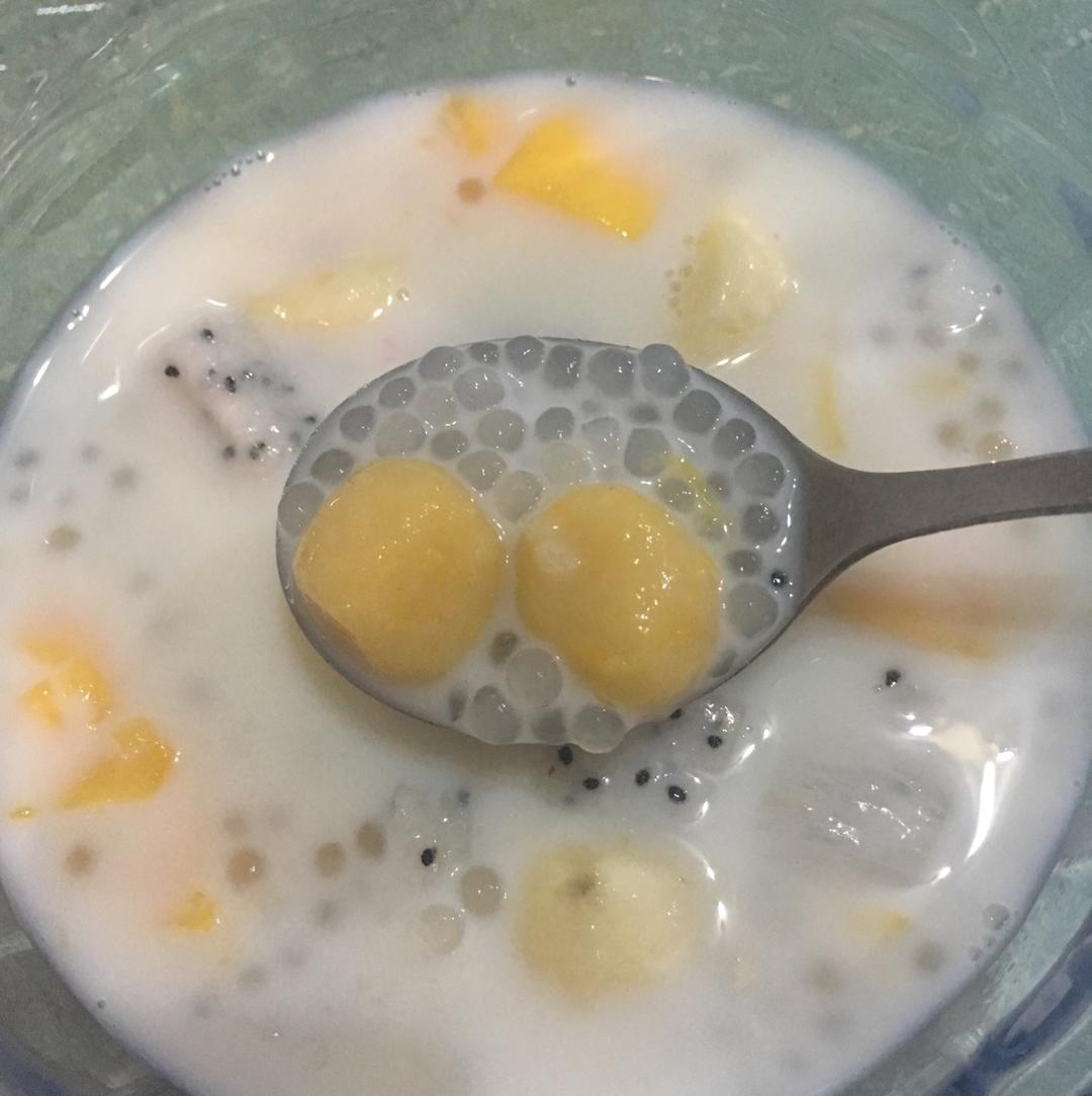 椰汁西米南瓜汤圆