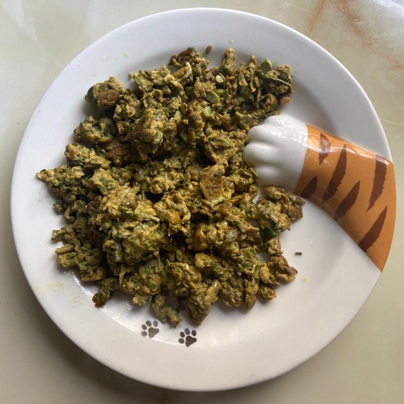 春天野菜香菜谱，七头一脑之一：香椿头炒鸡蛋