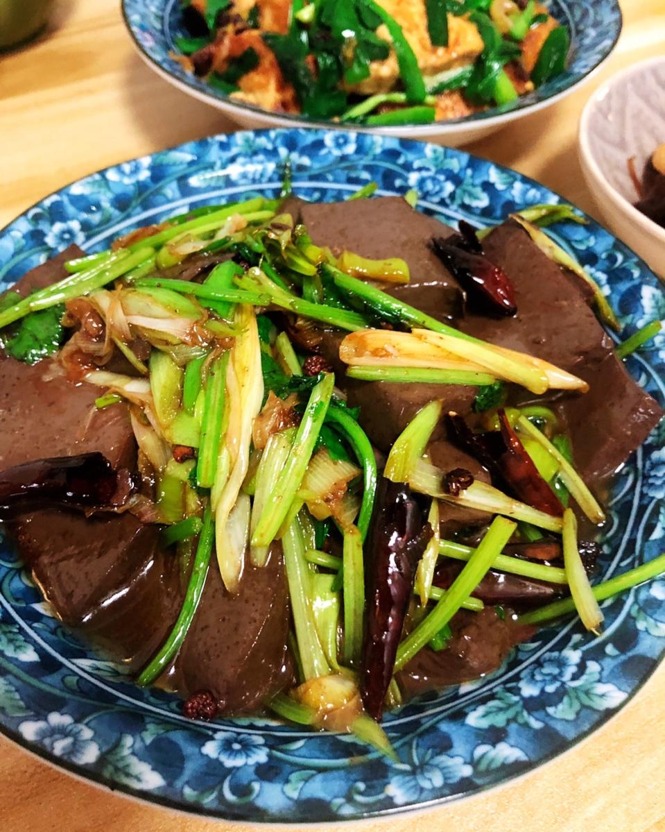 韭菜炒鸭血