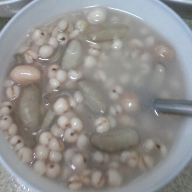 芝麻薏米薯粉丸子糖水