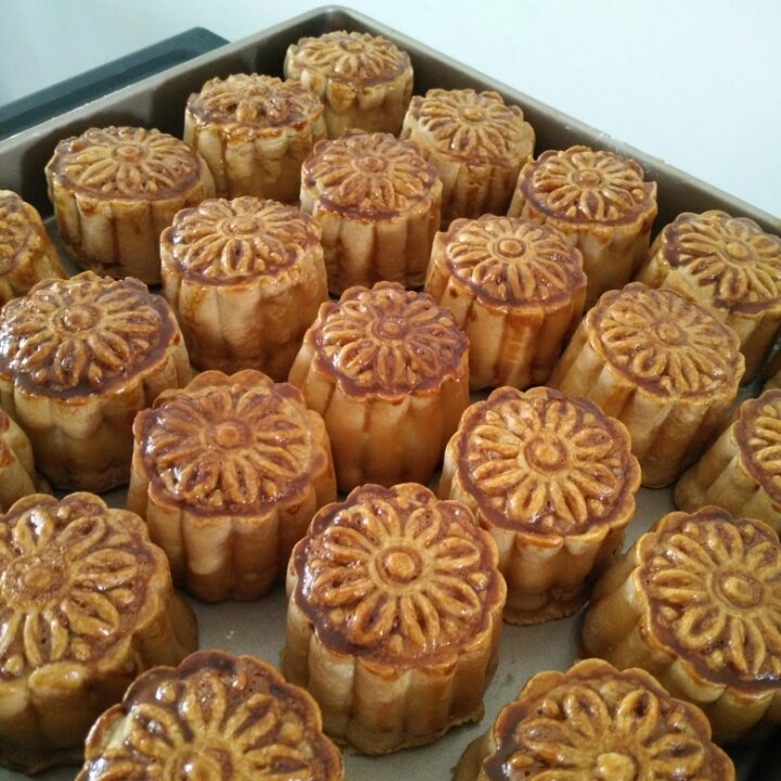 广式月饼—蛋黄莲蓉月饼