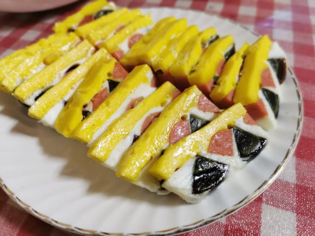 松花蛋蒸火腿肠