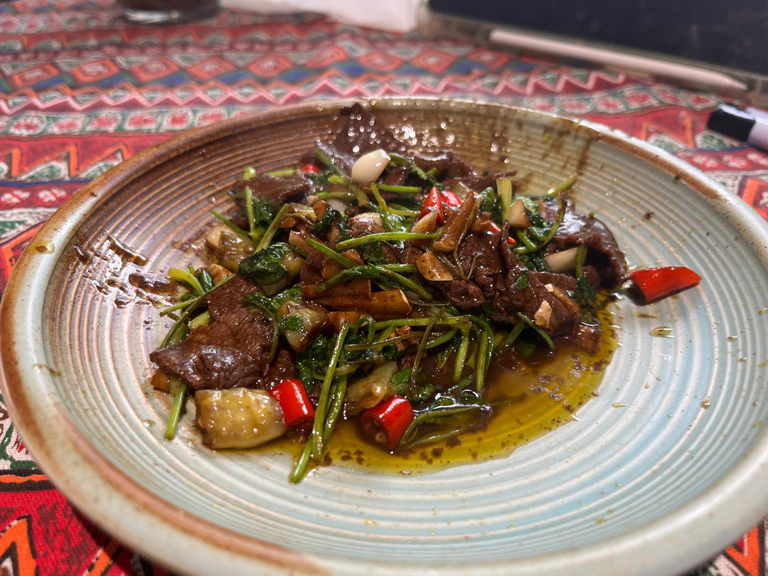 小炒黄牛肉，肉嫩味香！太好吃了简直是米饭杀手！