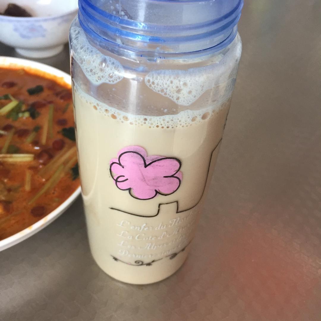 浓浓的锅煮奶茶
