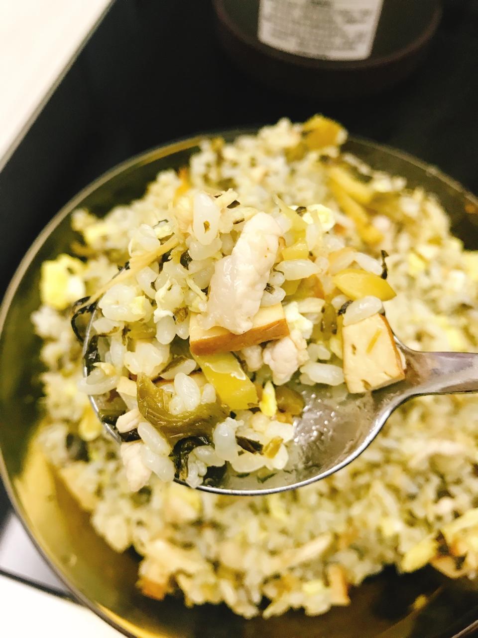 雪菜肉丝鸡蛋炒饭