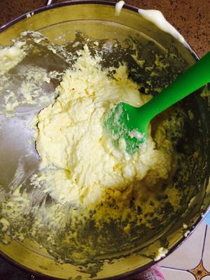 低糖无油版婴儿零食—奶香蛋黄小饼干的做法 步骤5