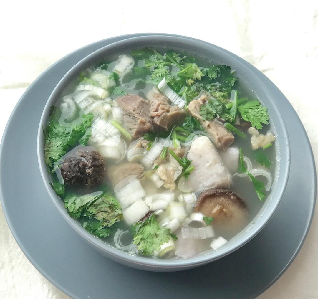 暖身羊肉芋头煲