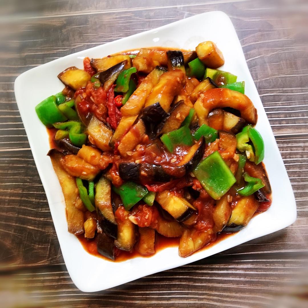 红烧茄子（佐西红柿尖椒）