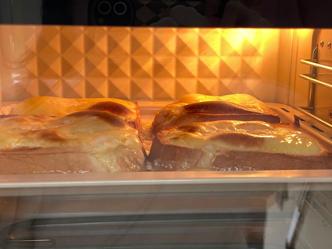 零失败快手岩烧乳酪(熔岩吐司)十分钟网红早餐，好吃哭