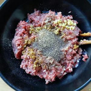 黑椒牛肉锅贴的做法 步骤6