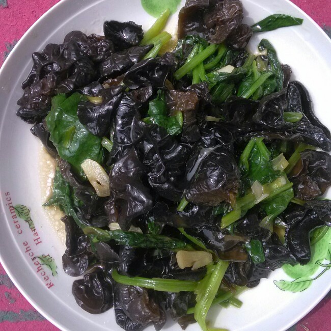 菠菜炒木耳