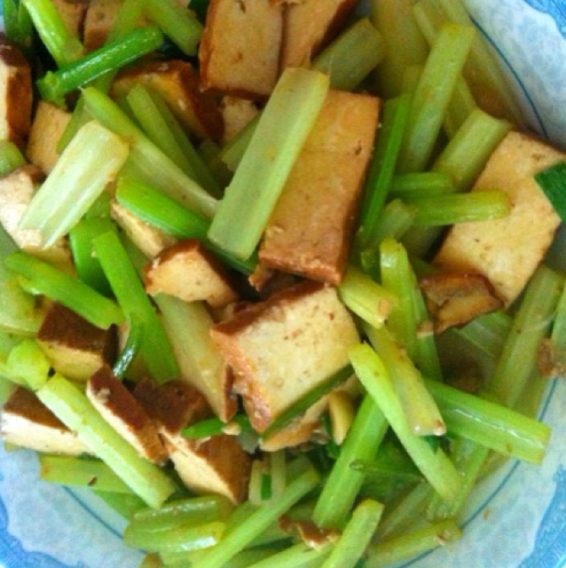 芹菜炒香干