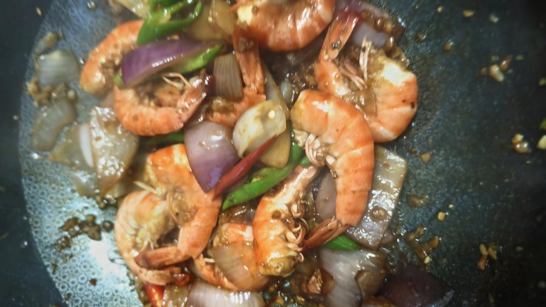 洋葱炒黑虎虾