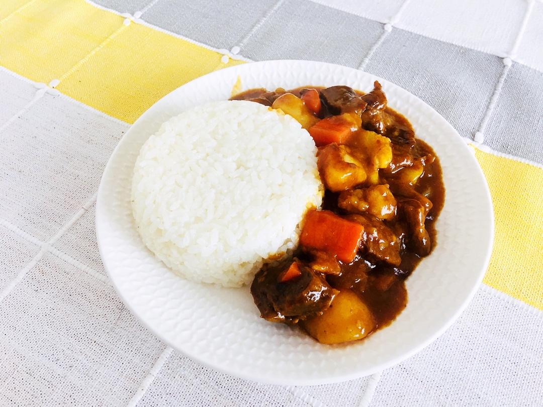 日式咖喱牛腩饭