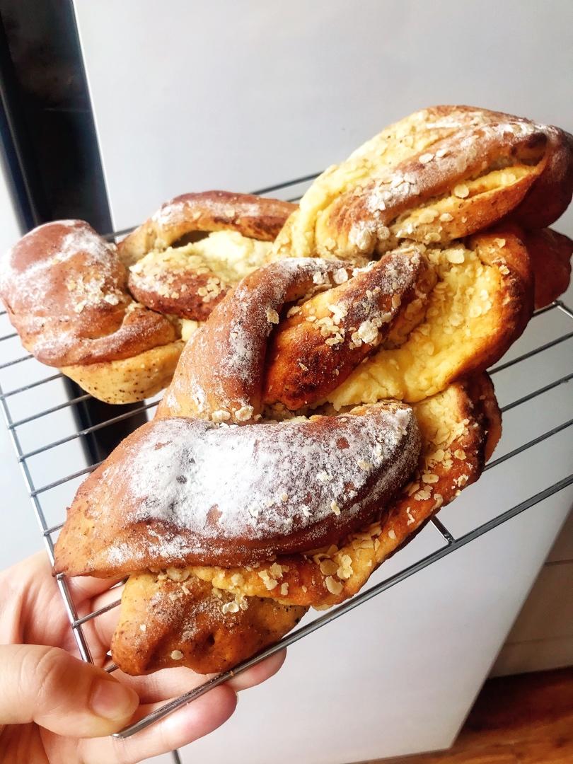 伯爵杏仁乳酪卷