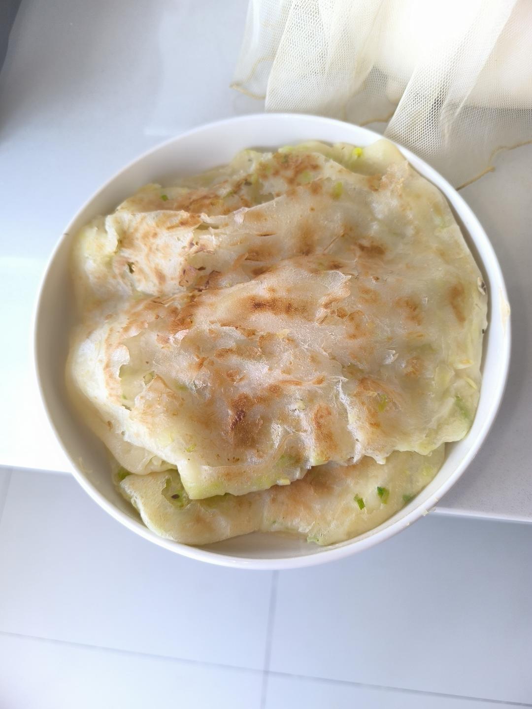 家常葱油饼 柔软多层 凉了也不硬 附细节视频详解