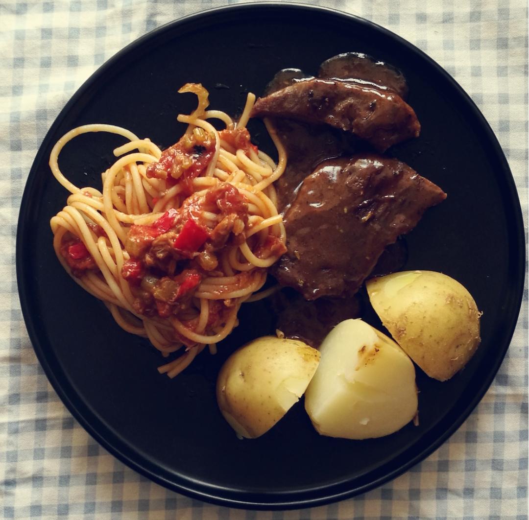 蒜香番茄鳀鱼意大利面