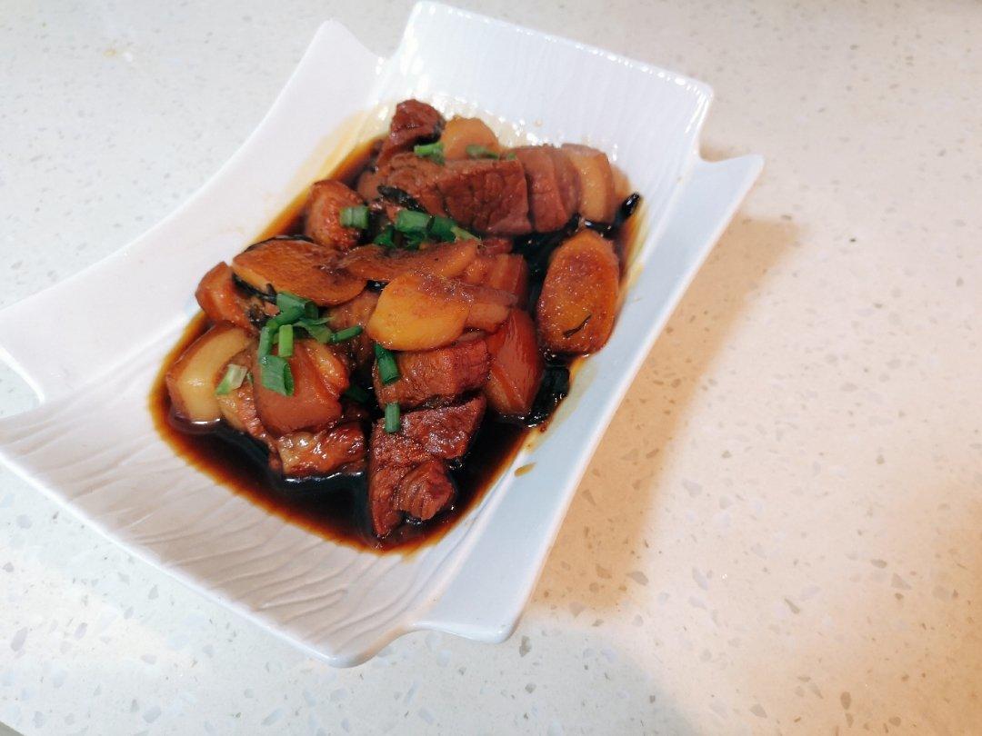 加了鹌鹑蛋后，这盘红烧肉，美味的逆天啦——鹌鹑蛋烧肉（孔瑶食谱）