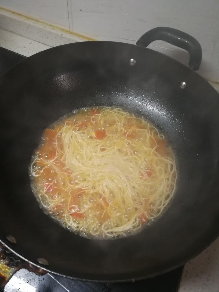 宝宝爱吃的西红柿鸡蛋面的做法