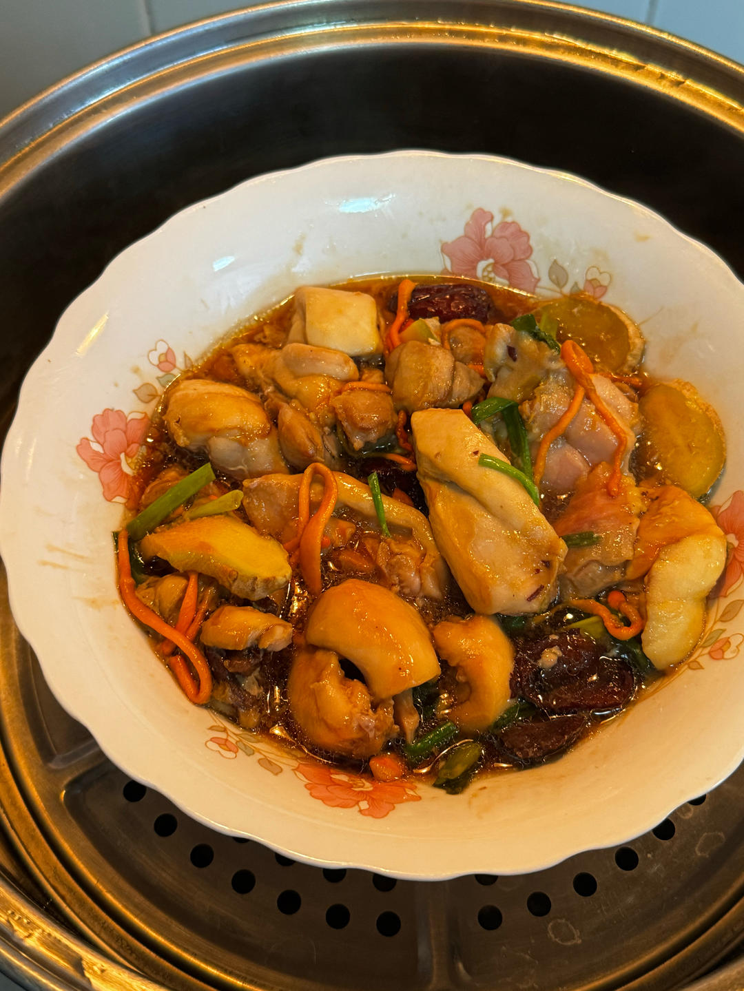 虫草花红枣枸杞蒸鸡腿肉