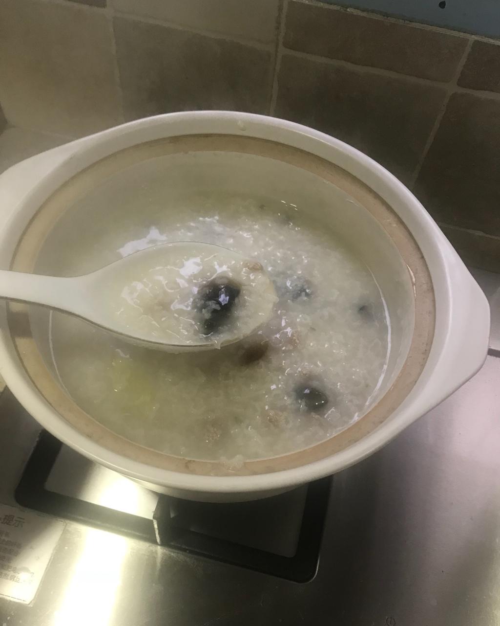 陈思如111做的十五分钟快手之香滑皮蛋瘦肉粥(附五分钟电饭煲电压力锅