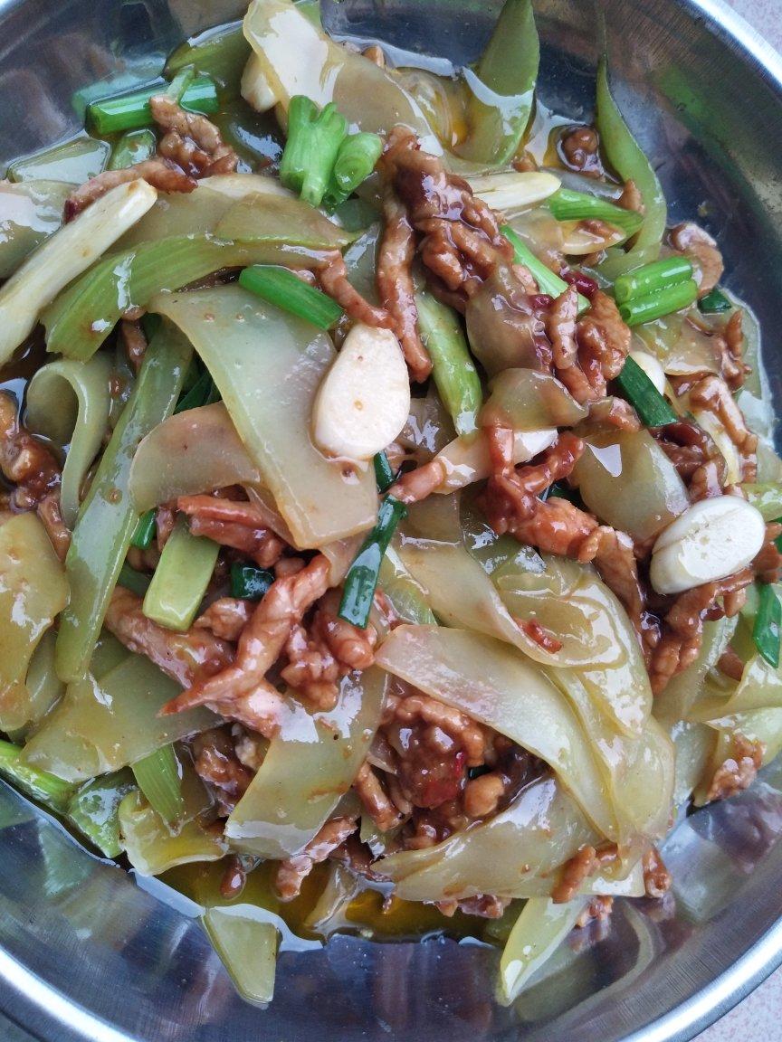 莴笋炒肉片