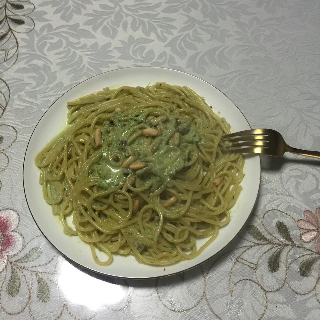 奶油菠菜青酱意大利面