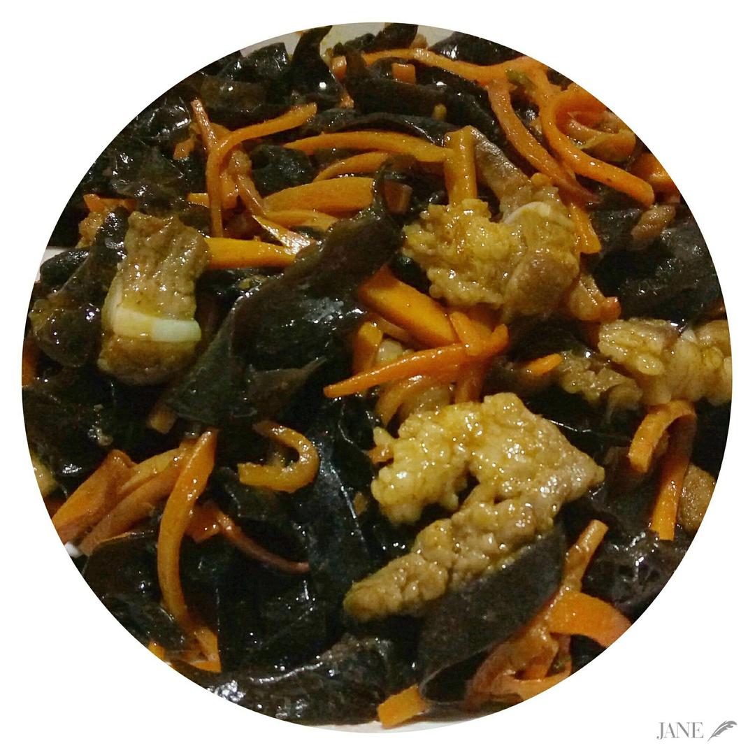 胡萝卜木耳炒肉丝