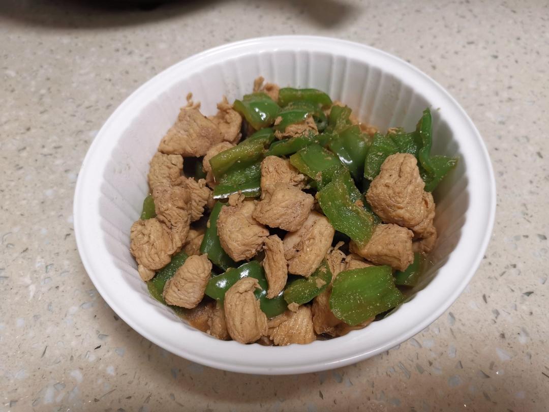 青椒炒鸡胸肉，超美味哟！超简单！