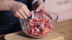 【曼达小馆】下午茶系列：超大大大颗的草莓果酱的做法 步骤2