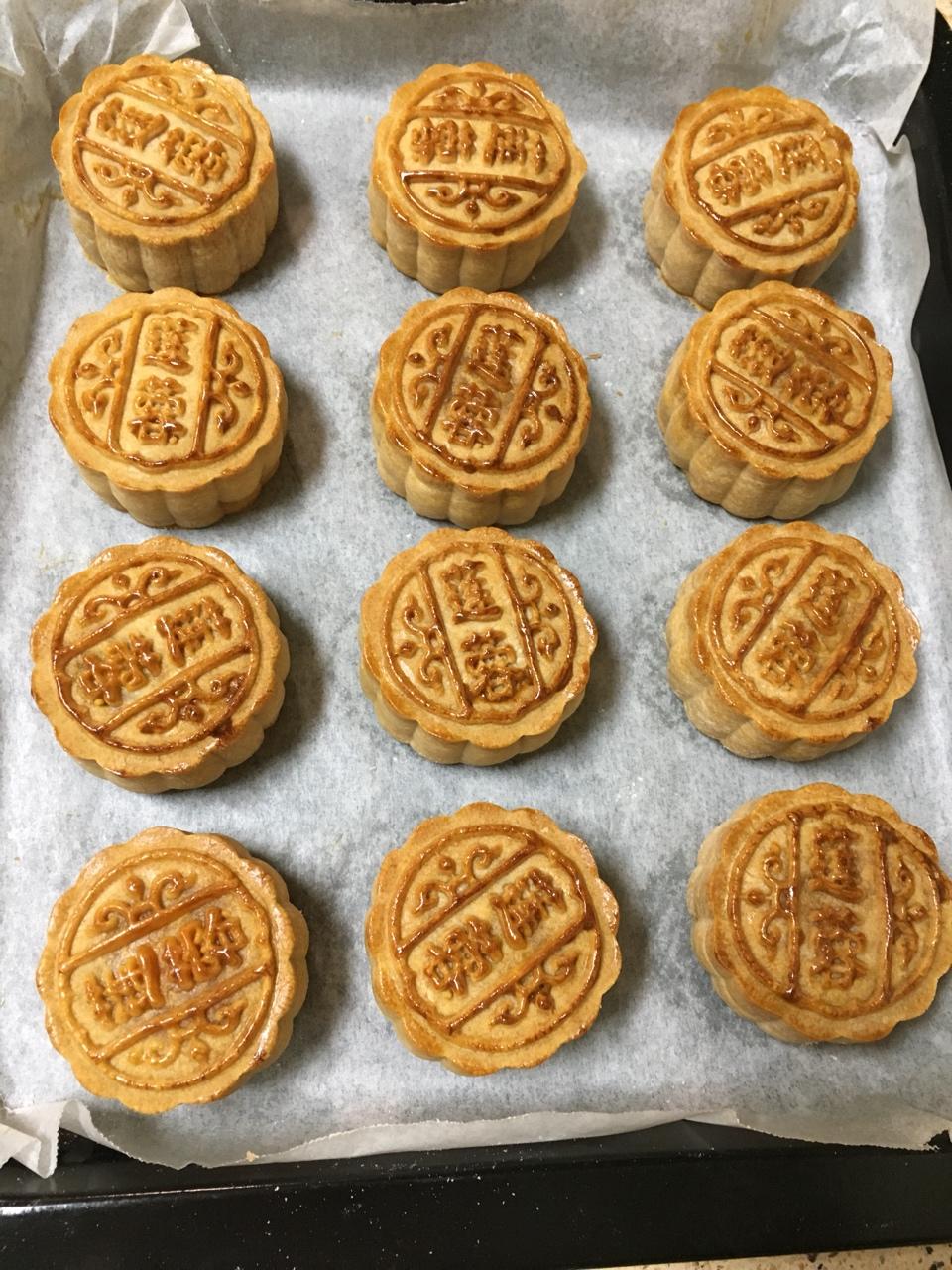 广式莲蓉（豆沙）蛋黄月饼（超详细步骤）