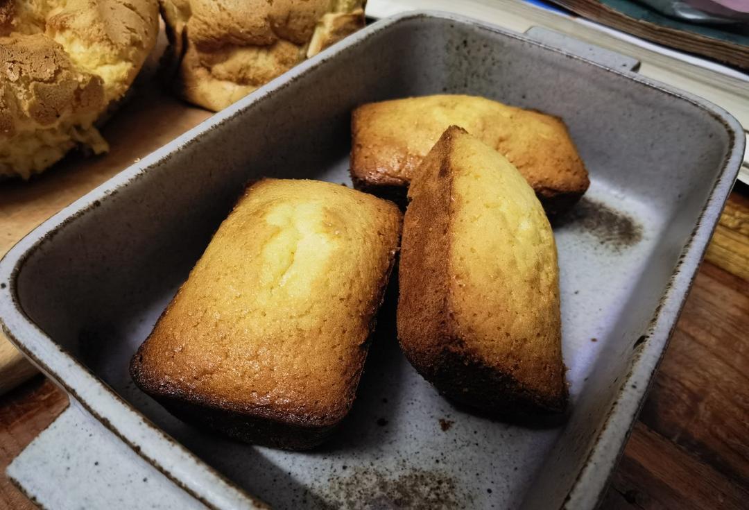 非常简单的老式蜂蜜蛋糕