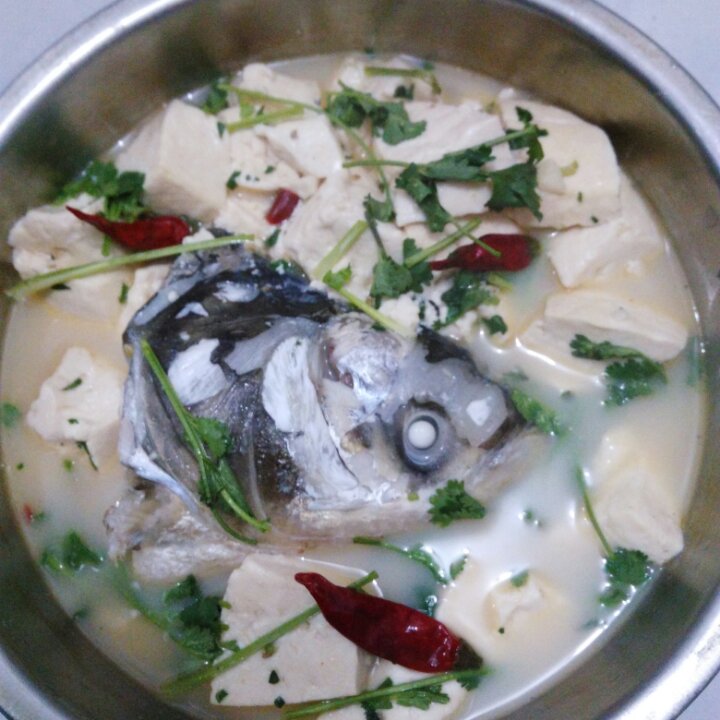 鱼头炖豆腐