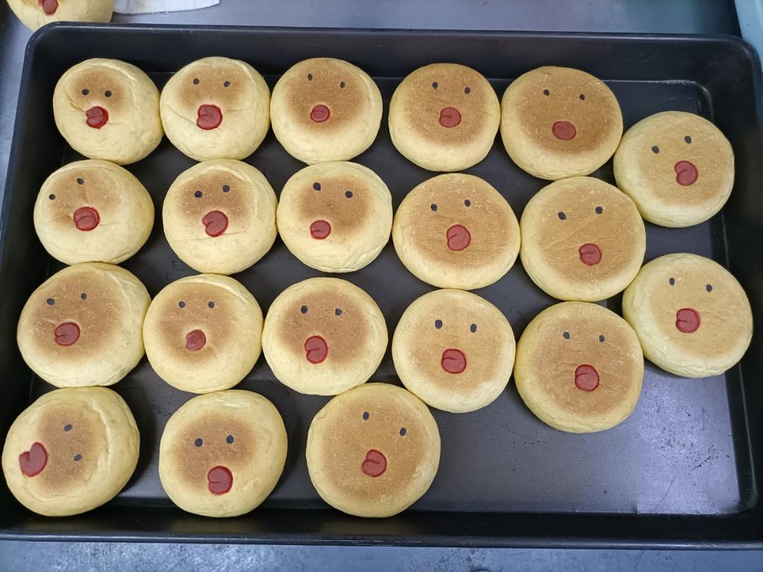 莎莉鸡豆沙面包