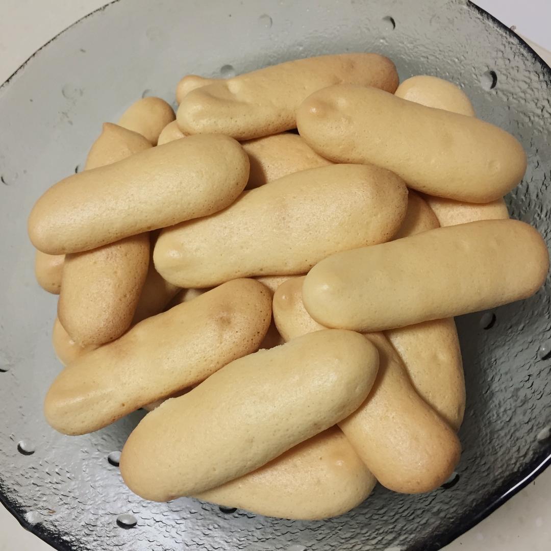 蛋香味甜的手指饼干